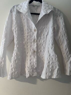 Courtney Washington Pucker Button Down /Lucite /gold Buttons